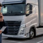 Szef każe jechać mimo kończącego się czasu pracy – co może zrobić kierowca?